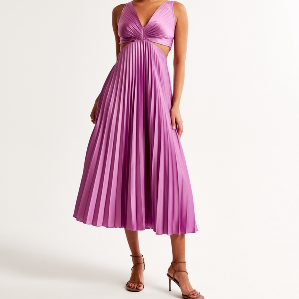 The A&F Giselle Pleated Cutout
Maxi Dress
PURPLE, XL